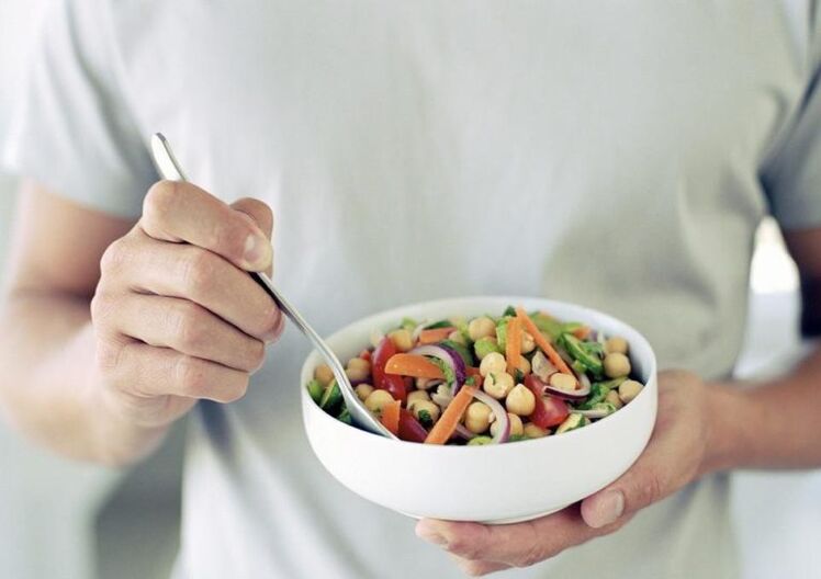 Essen Sie Gemüsesalat für die Potenz